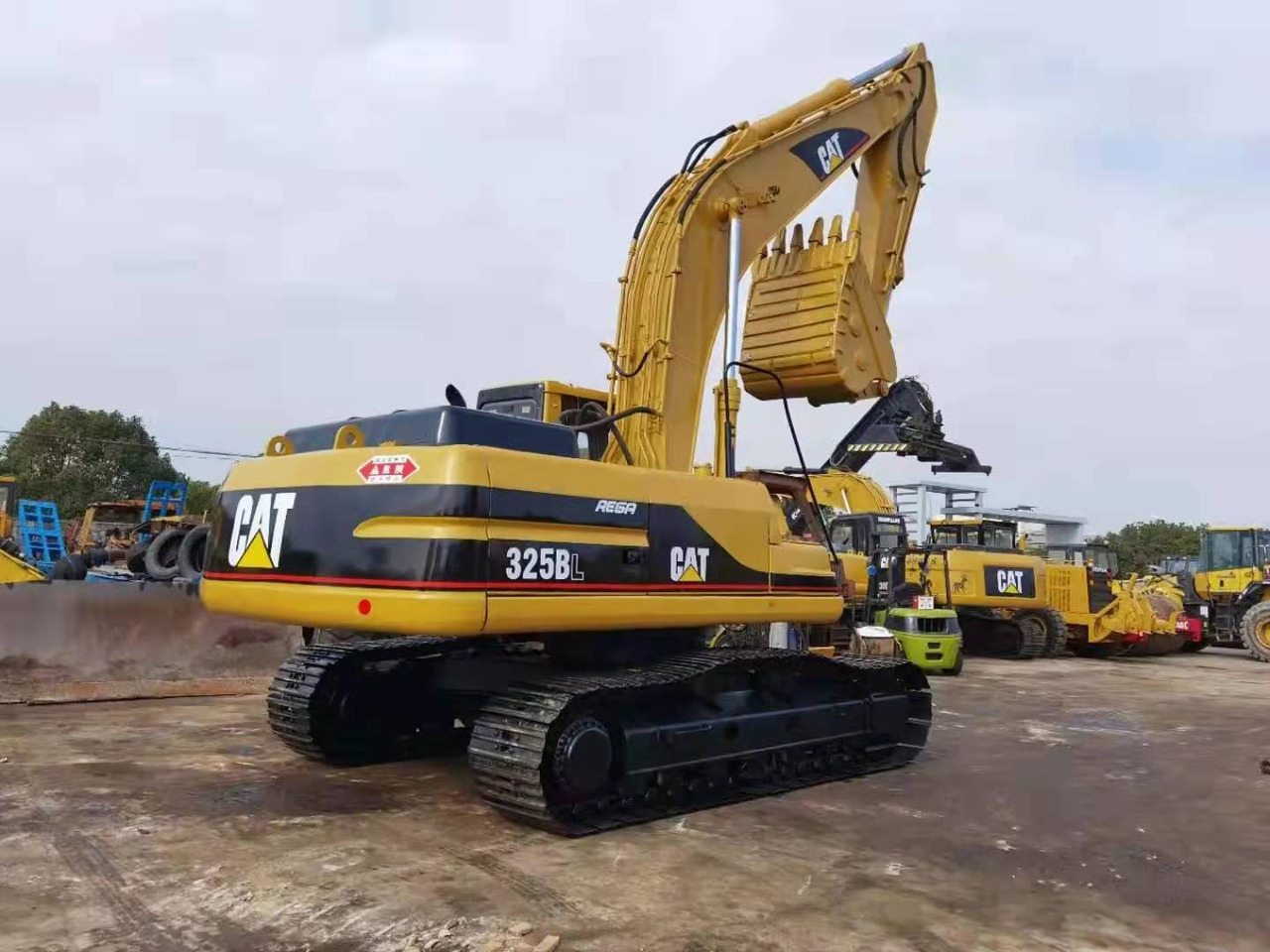 Caterpillar Excavator Secondhand Condition CAT 325BL, 330BL, 320BL - Escavadora de rastos: foto 1 Caterpillar Excavator Secondhand Condition CAT 325BL, 330BL, 320BL - Escavadora de rastos: foto 1