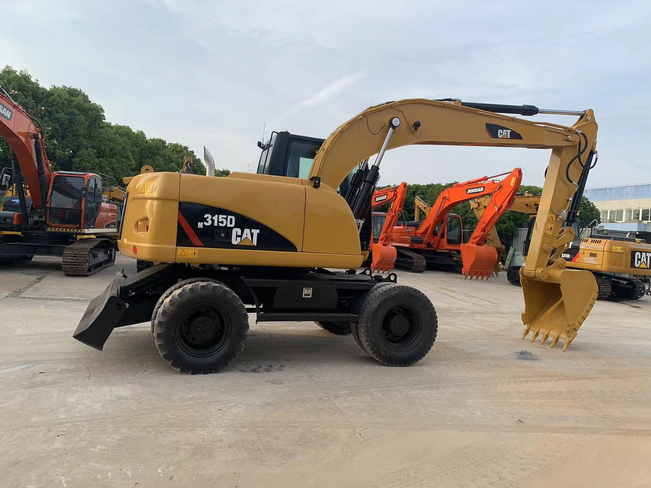 Caterpillar M315D Wheel Excavator Moving by Tires - Escavadeira de rodas: foto 3 Caterpillar M315D Wheel Excavator Moving by Tires - Escavadeira de rodas: foto 3