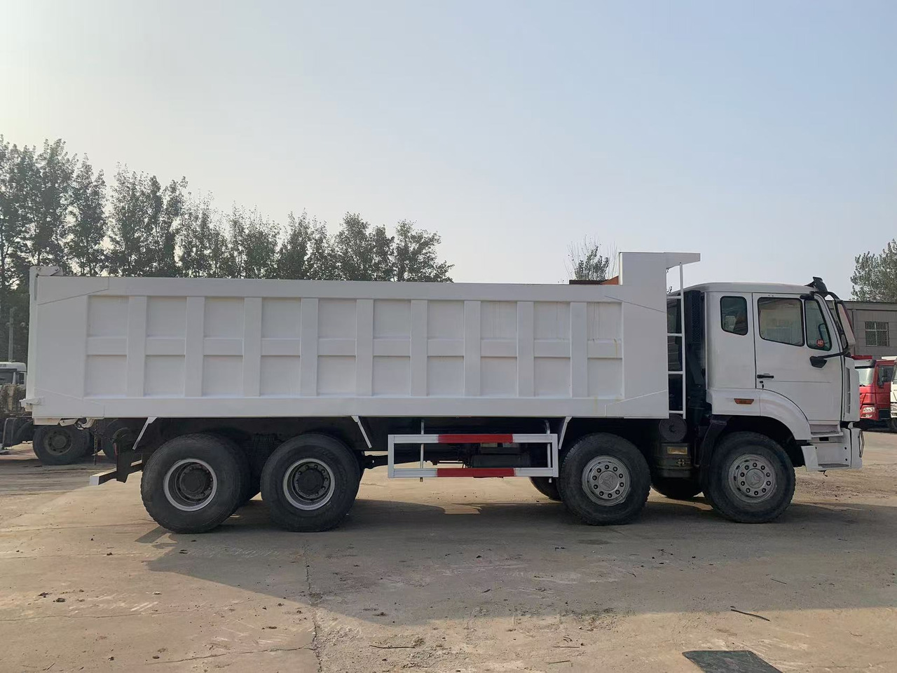 Howo 8x4 Tipper Truck Used Condition HOWO Dumper Truck Left Hand Drive - Caminhão basculante: foto 5 Howo 8x4 Tipper Truck Used Condition HOWO Dumper Truck Left Hand Drive - Caminhão basculante: foto 5