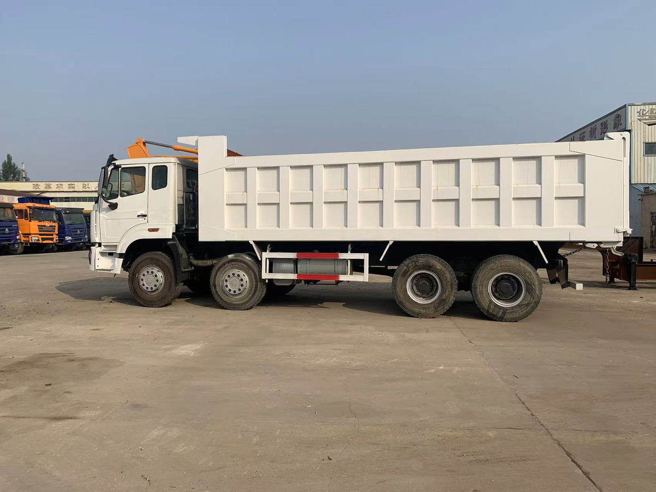 Howo 8x4 Tipper Truck Used Condition HOWO Dumper Truck Left Hand Drive - Caminhão basculante: foto 4 Howo 8x4 Tipper Truck Used Condition HOWO Dumper Truck Left Hand Drive - Caminhão basculante: foto 4