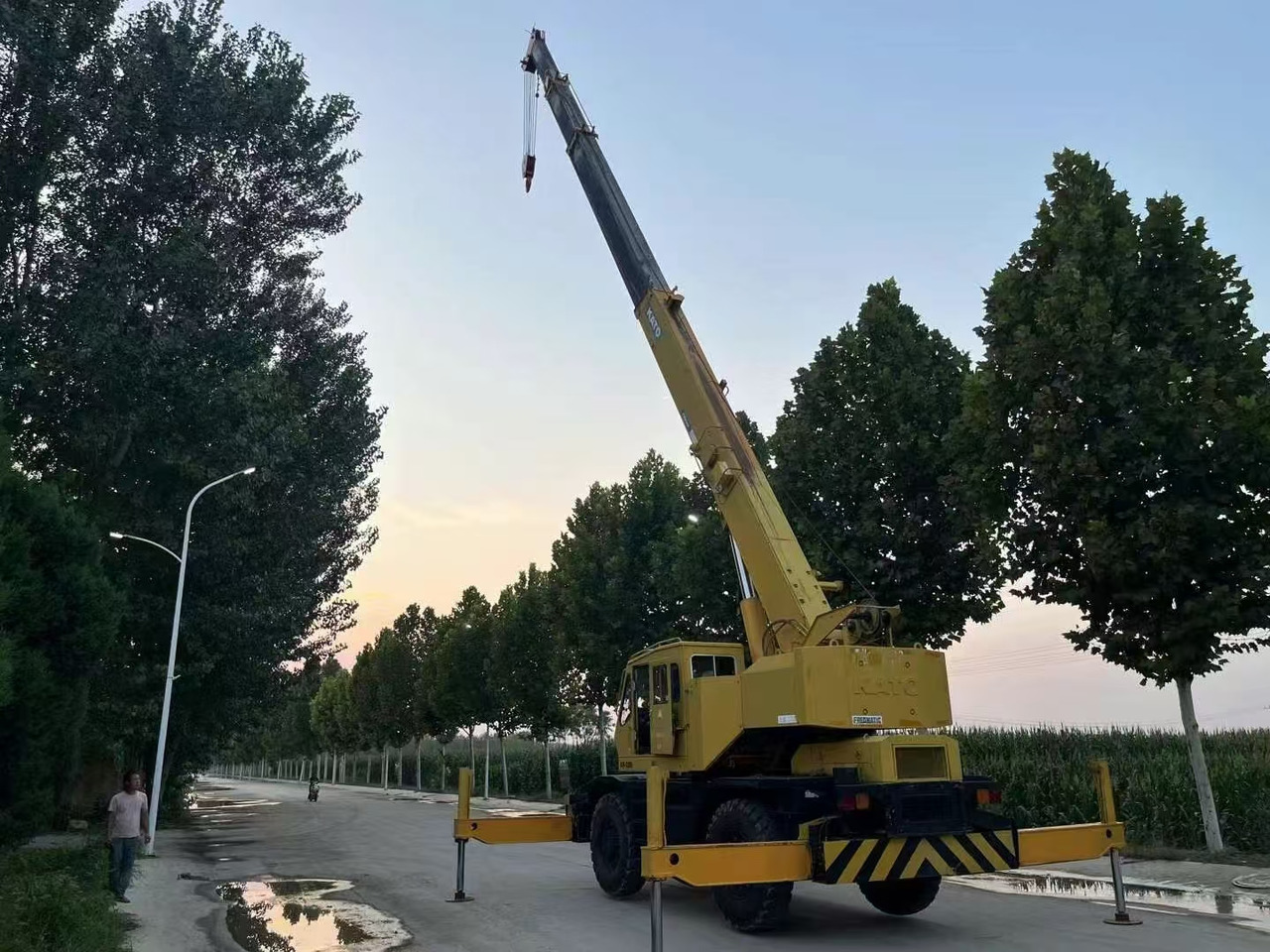 KATO KR250 Good Price 25 ton Rough Terrain Crane - Guindaste móvel: foto 3 KATO KR250 Good Price 25 ton Rough Terrain Crane - Guindaste móvel: foto 3