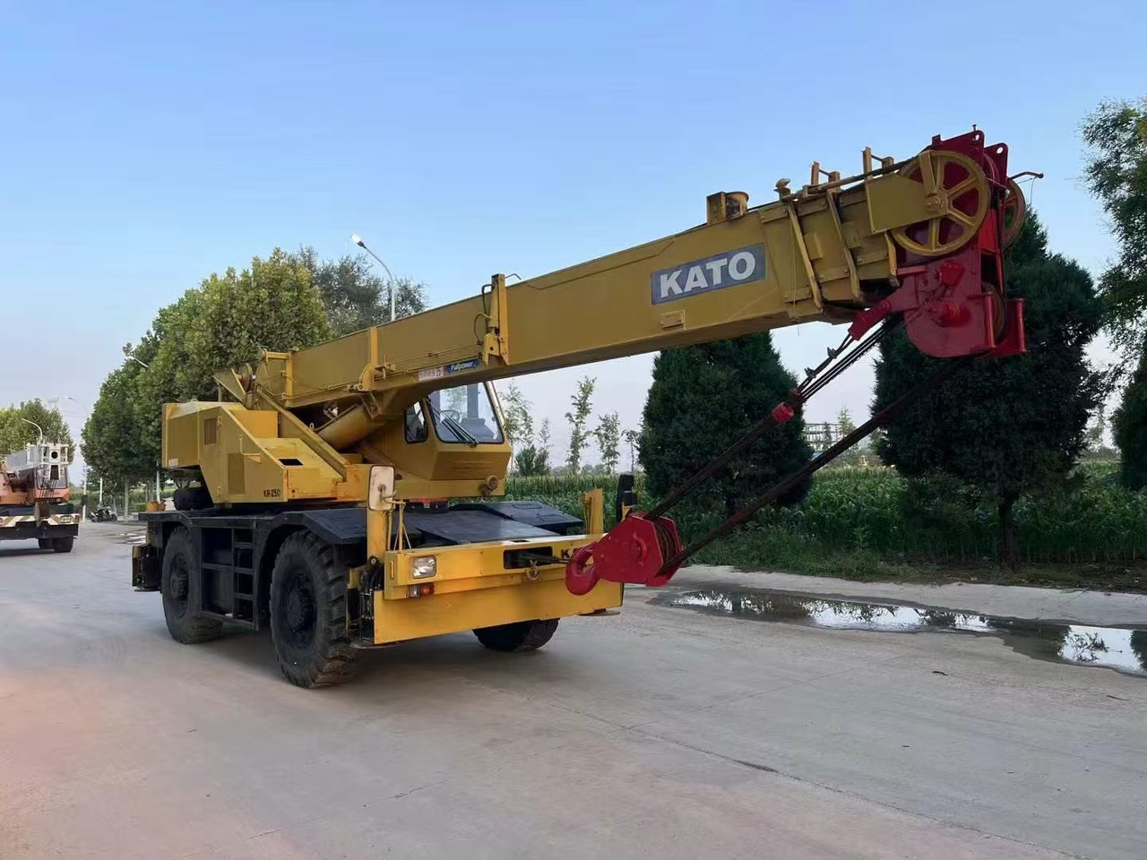 KATO KR250 Good Price 25 ton Rough Terrain Crane - Guindaste móvel: foto 1 KATO KR250 Good Price 25 ton Rough Terrain Crane - Guindaste móvel: foto 1