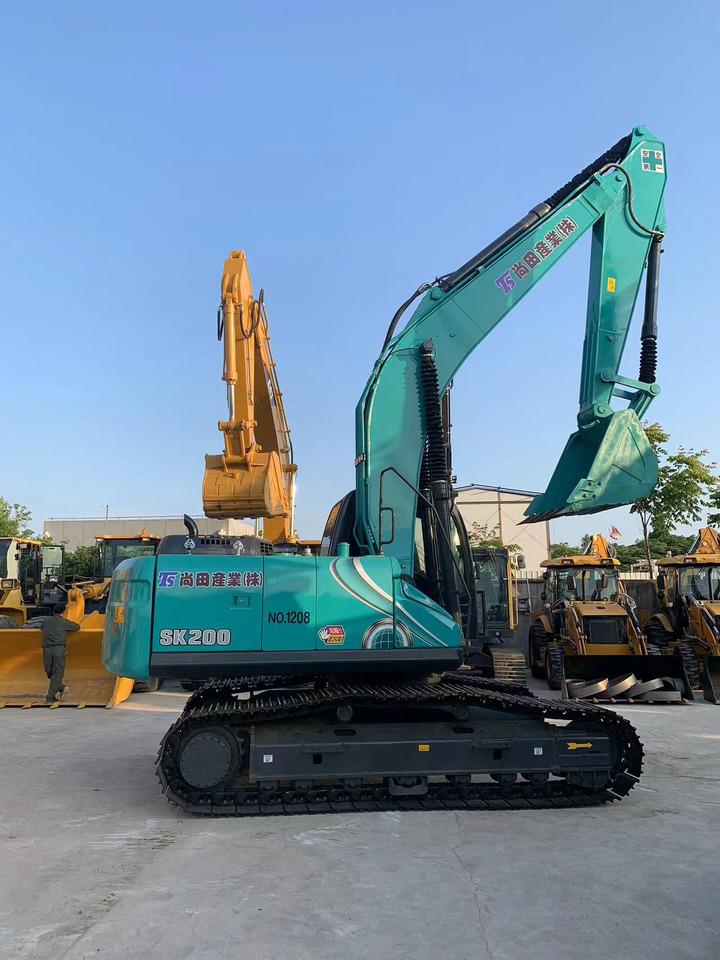 Kobelco Secondhand Excavator SK200 Cheap price - Escavadora de rastos: foto 4 Kobelco Secondhand Excavator SK200 Cheap price - Escavadora de rastos: foto 4