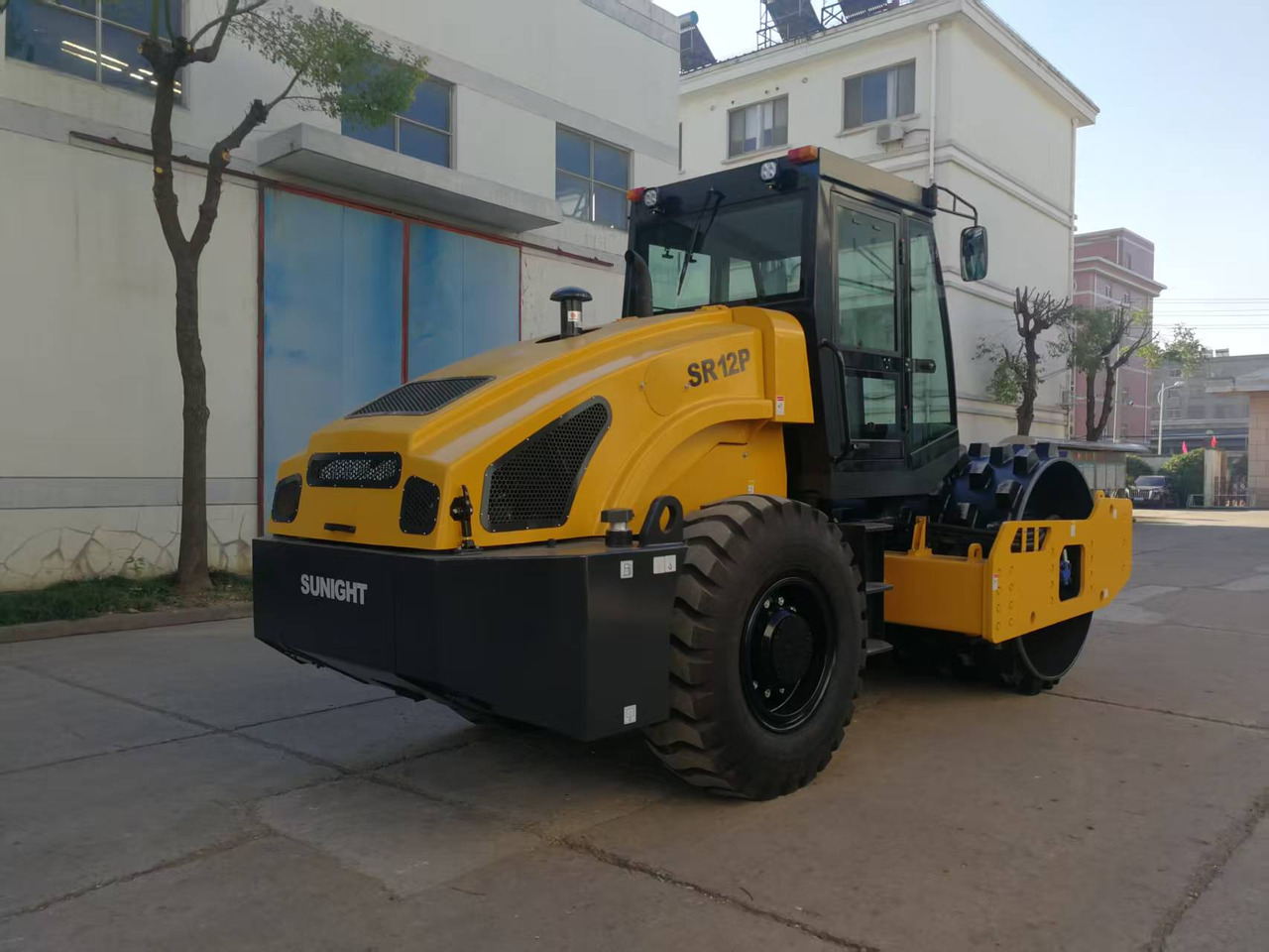 SUNIGHT 12 ton Vibratory Road roller SR12 with Sheepfoot - Compactador de asfalto: foto 3 SUNIGHT 12 ton Vibratory Road roller SR12 with Sheepfoot - Compactador de asfalto: foto 3