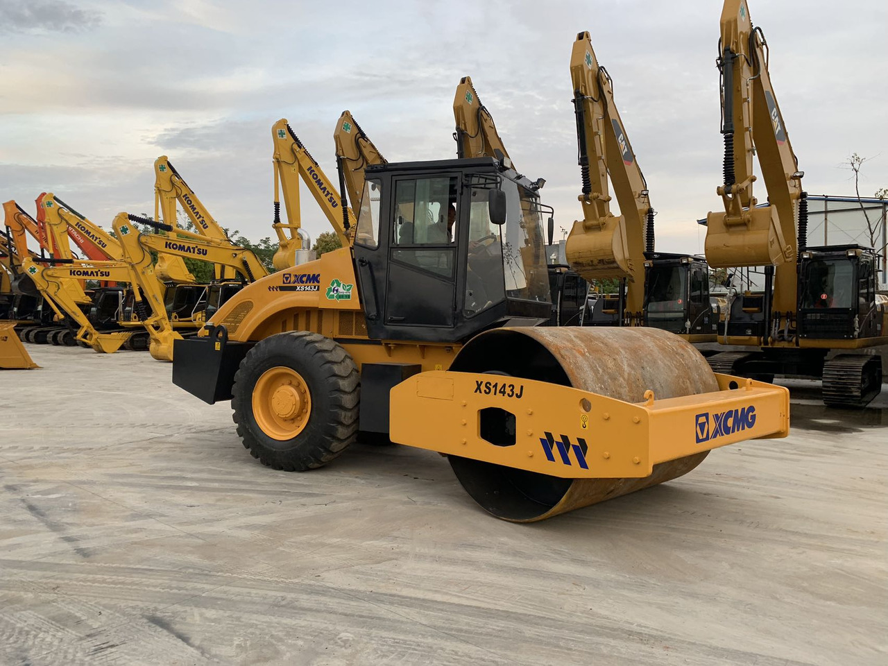 XCMG XS143J Vibratory Road roller Secondhand Condition - Compactador de asfalto: foto 3 XCMG XS143J Vibratory Road roller Secondhand Condition - Compactador de asfalto: foto 3