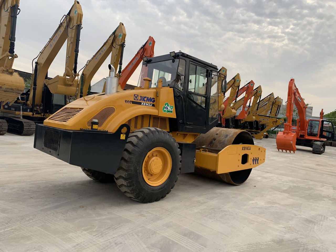 XCMG XS143J Vibratory Road roller Secondhand Condition - Compactador de asfalto: foto 1 XCMG XS143J Vibratory Road roller Secondhand Condition - Compactador de asfalto: foto 1