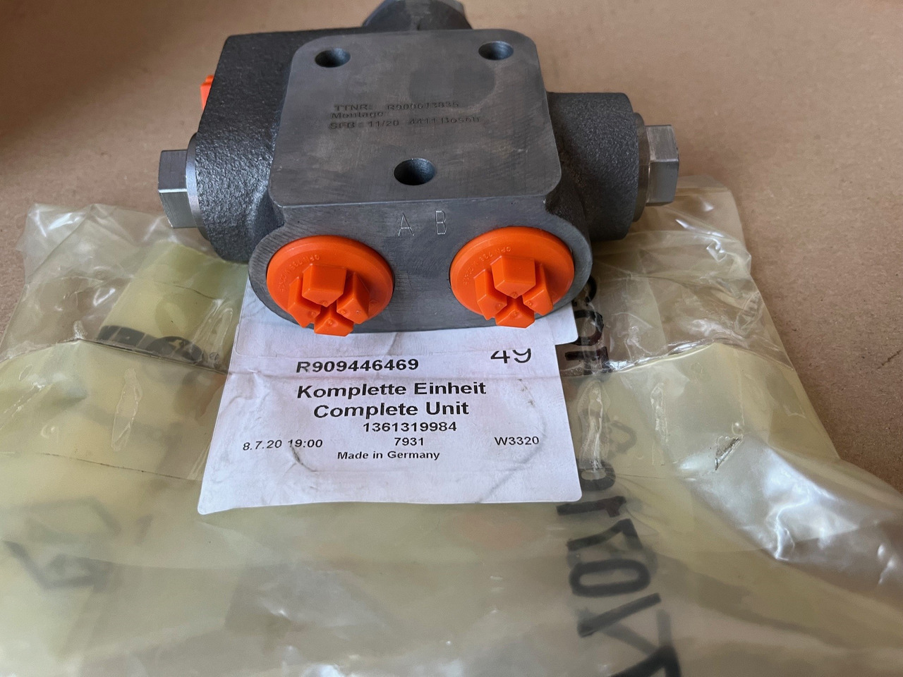 REXROTH R909446469 Flushing & Boost valve - Peça de reposição de Escavadeira: foto 1 REXROTH R909446469 Flushing & Boost valve - Peça de reposição de Escavadeira: foto 1