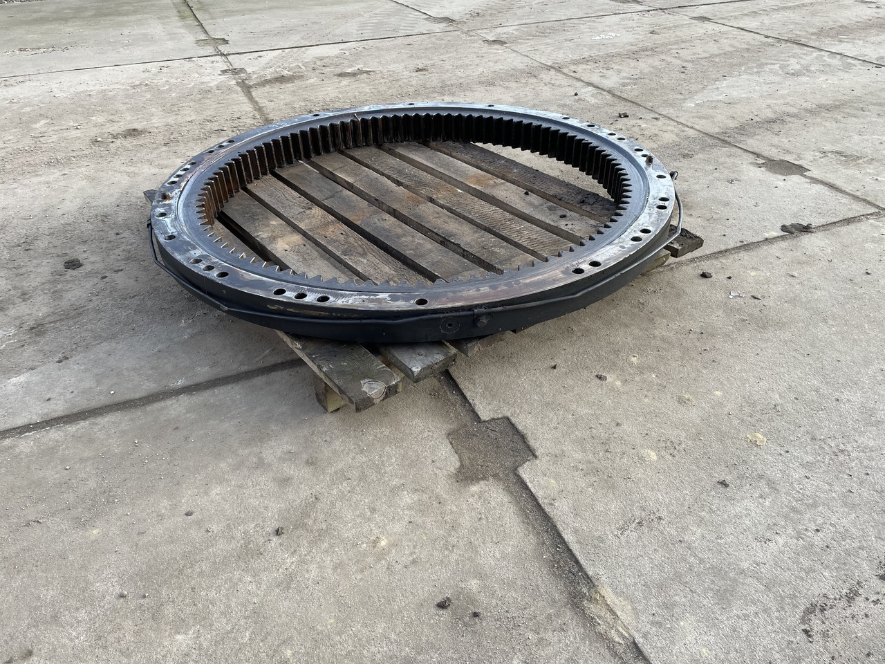 KOMATSU PC 228 - Coroa de giro de Escavadeira: foto 2 KOMATSU PC 228 - Coroa de giro de Escavadeira: foto 2