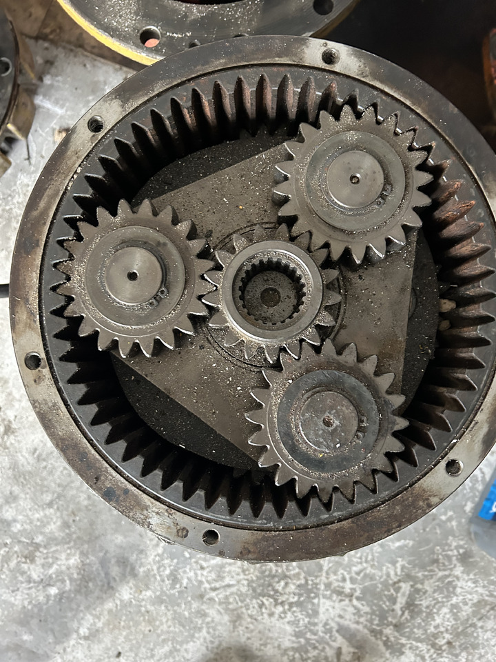 Komatsu PC210 - Motor de giro de Escavadeira: foto 2 Komatsu PC210 - Motor de giro de Escavadeira: foto 2