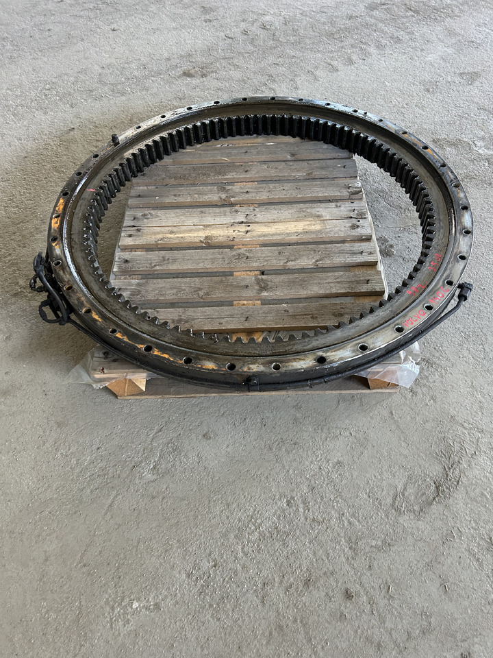 Volvo EW140C - Coroa de giro de Escavadeira de rodas: foto 1 Volvo EW140C - Coroa de giro de Escavadeira de rodas: foto 1