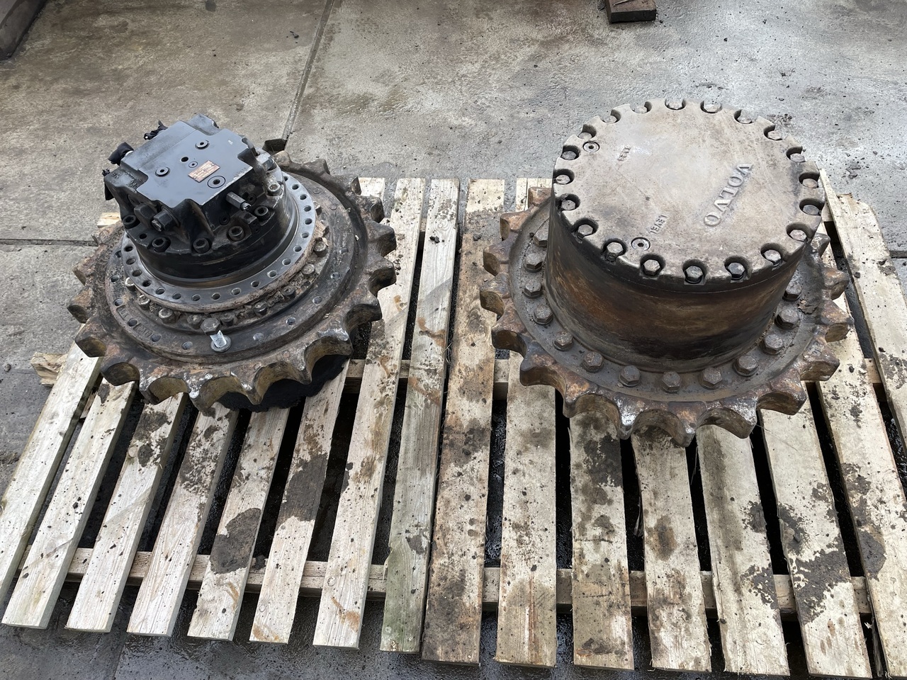 Zwolnica Volvo EC250 - Peças de material rodante de Escavadora de rastos: foto 1 Zwolnica Volvo EC250 - Peças de material rodante de Escavadora de rastos: foto 1