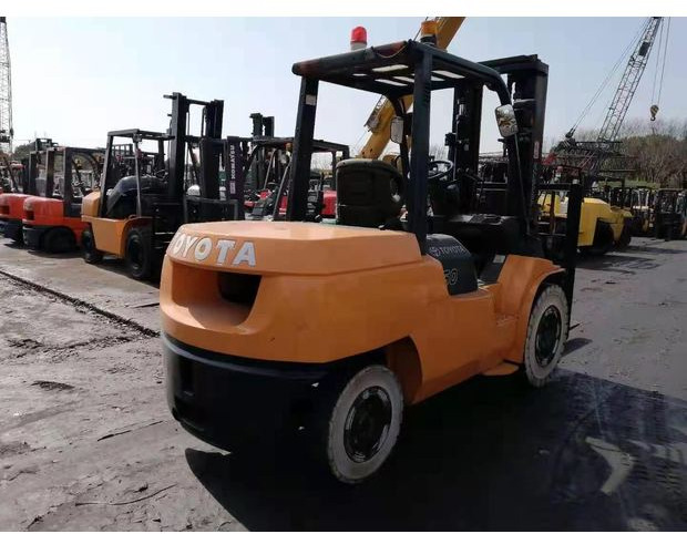 2016 Toyota 7FD50 - Empilhadeira: foto 1 2016 Toyota 7FD50 - Empilhadeira: foto 1