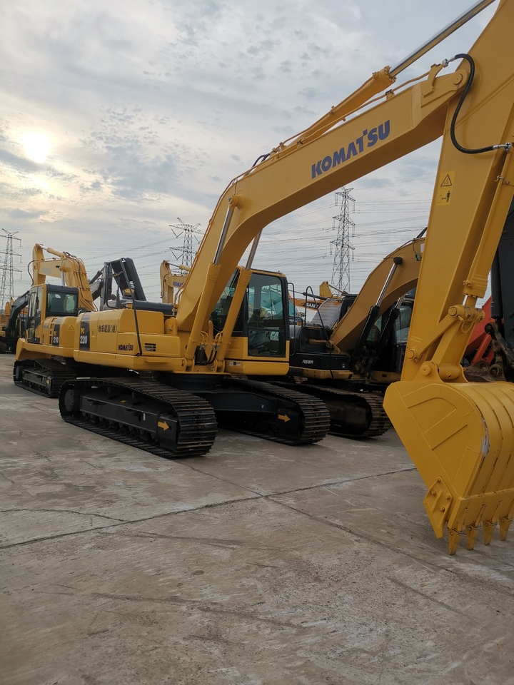 Komatsu PC220-8 - Escavadora de rastos: foto 1 Komatsu PC220-8 - Escavadora de rastos: foto 1