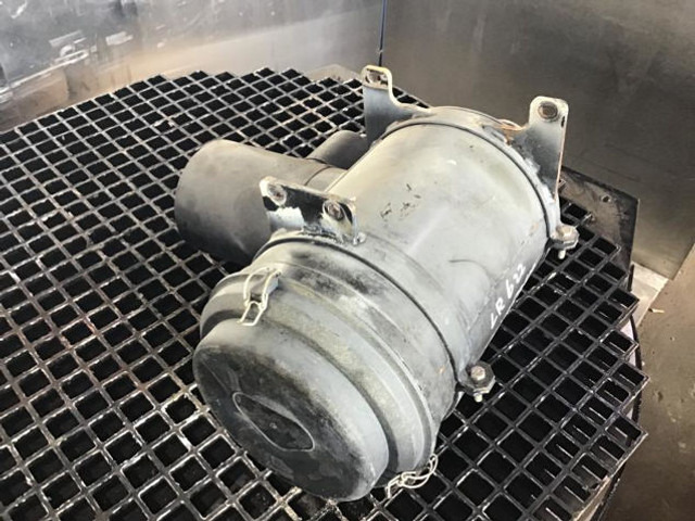 Liebherr Air Filter - Sistema de admissão de ar: foto 5 Liebherr Air Filter - Sistema de admissão de ar: foto 5