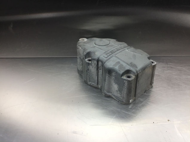 Liebherr Cylinderhead Cover - Motor e peças: foto 3 Liebherr Cylinderhead Cover - Motor e peças: foto 3