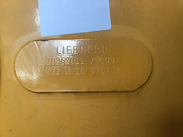 Liebherr Fuel Tank - Tanque de combustível: foto 4 Liebherr Fuel Tank - Tanque de combustível: foto 4