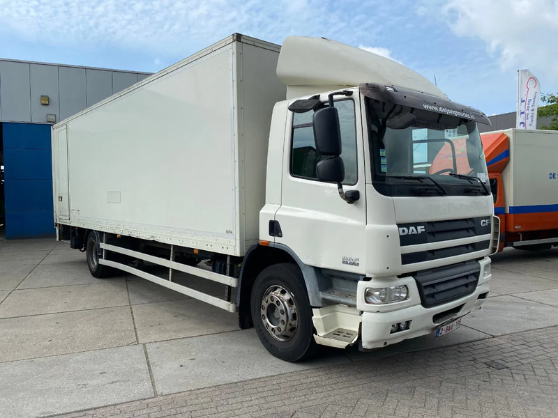 DAF CF 65.250 Closed Box / Euro 5 / Dhollandia - Caminhão furgão: foto 3 DAF CF 65.250 Closed Box / Euro 5 / Dhollandia - Caminhão furgão: foto 3