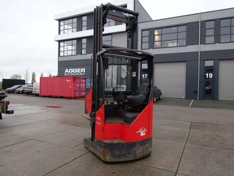 Linde R16X / 1600 kg / Reachtruck / Only for parts! - Empilhador retráctil: foto 4 Linde R16X / 1600 kg / Reachtruck / Only for parts! - Empilhador retráctil: foto 4