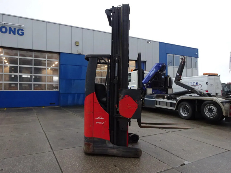 Linde R16X / 1600 kg / Reachtruck / Only for parts! - Empilhador retráctil: foto 2 Linde R16X / 1600 kg / Reachtruck / Only for parts! - Empilhador retráctil: foto 2