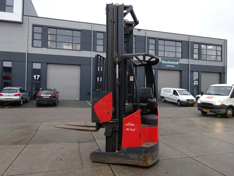 Linde R16X / 1600 kg / Reachtruck / Only for parts! - Empilhador retráctil: foto 5 Linde R16X / 1600 kg / Reachtruck / Only for parts! - Empilhador retráctil: foto 5