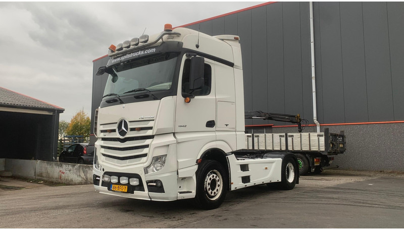 Mercedes-Benz Actros 1942 Dakspoiler + Koelkast - Tractor: foto 1 Mercedes-Benz Actros 1942 Dakspoiler + Koelkast - Tractor: foto 1