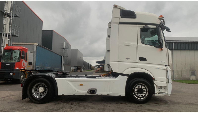Mercedes-Benz Actros 1942 Dakspoiler + Koelkast - Tractor: foto 5 Mercedes-Benz Actros 1942 Dakspoiler + Koelkast - Tractor: foto 5