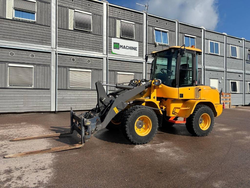 Volvo L 30 GS - Carregadeira de rodas: foto 1 Volvo L 30 GS - Carregadeira de rodas: foto 1