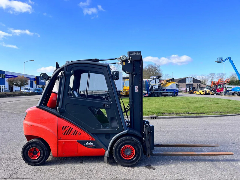 Linde H30T-02 - Empilhadeira a gás: foto 1 Linde H30T-02 - Empilhadeira a gás: foto 1