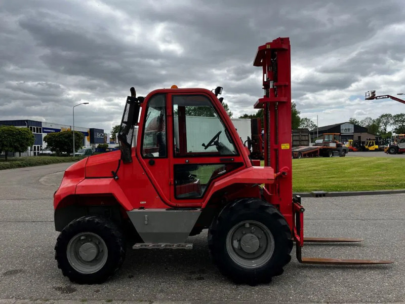 Manitou M30-4 4X4 - Empilhador todo-o-terreno: foto 2 Manitou M30-4 4X4 - Empilhador todo-o-terreno: foto 2