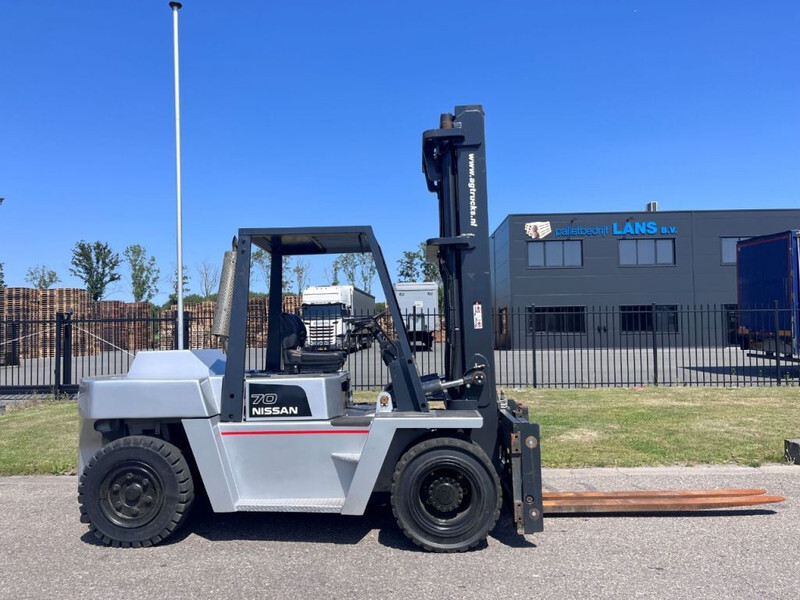 Nissan VF05H70U - Empilhadeira a diesel: foto 2 Nissan VF05H70U - Empilhadeira a diesel: foto 2