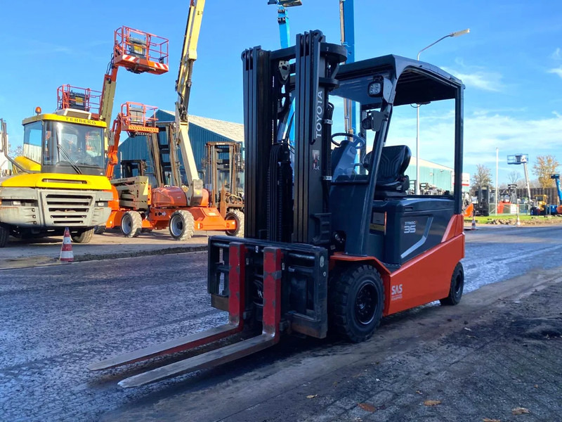 Toyota 8FBMT35 - Empilhadeira elétrica: foto 4 Toyota 8FBMT35 - Empilhadeira elétrica: foto 4