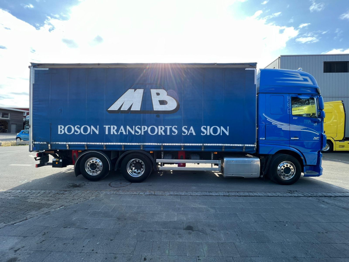DAF XF510 6x2 - Caminhão com lona: foto 4 DAF XF510 6x2 - Caminhão com lona: foto 4