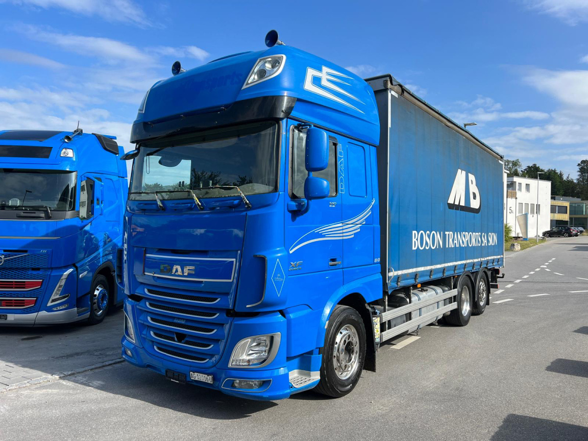 DAF XF510 6x2 - Caminhão com lona: foto 1 DAF XF510 6x2 - Caminhão com lona: foto 1
