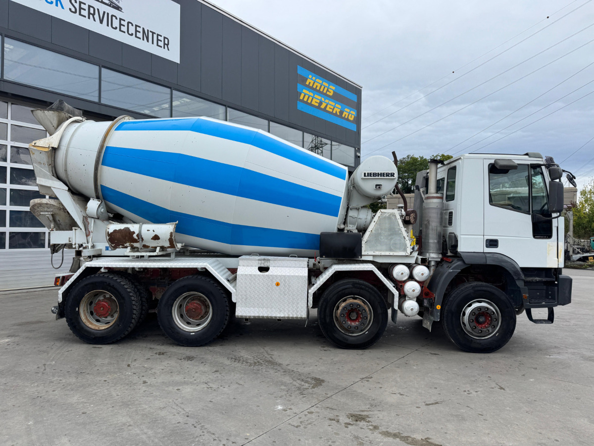 IVECO 440 Cursor 8x4 Liebherr - Caminhão betoneira: foto 4 IVECO 440 Cursor 8x4 Liebherr - Caminhão betoneira: foto 4