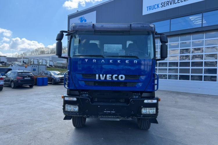 Iveco Trakker 450 8x4 3-Seitenkipper Moser - Caminhão basculante: foto 2 Iveco Trakker 450 8x4 3-Seitenkipper Moser - Caminhão basculante: foto 2