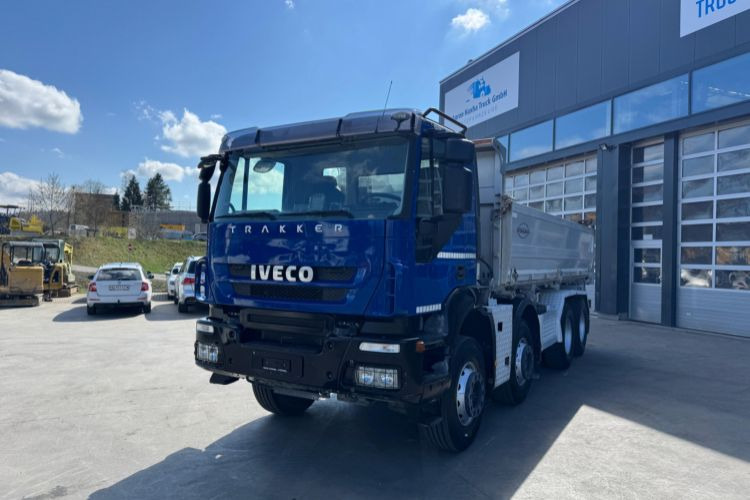 Iveco Trakker 450 8x4 3-Seitenkipper Moser - Caminhão basculante: foto 1 Iveco Trakker 450 8x4 3-Seitenkipper Moser - Caminhão basculante: foto 1