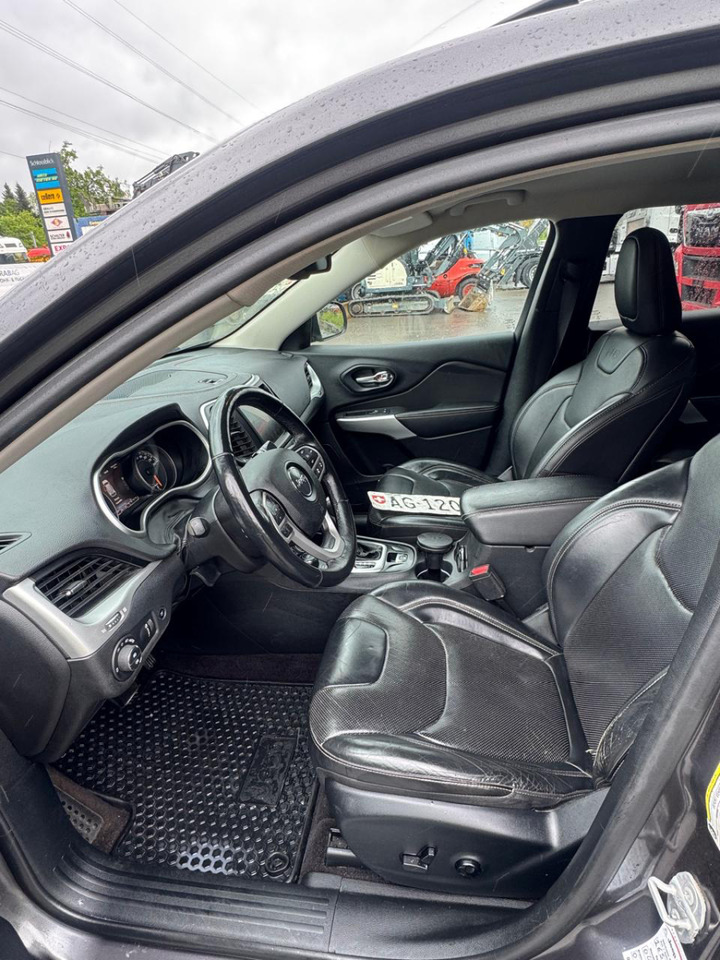 Hatchback JEEP Cherokee 2.2 TD: foto 8