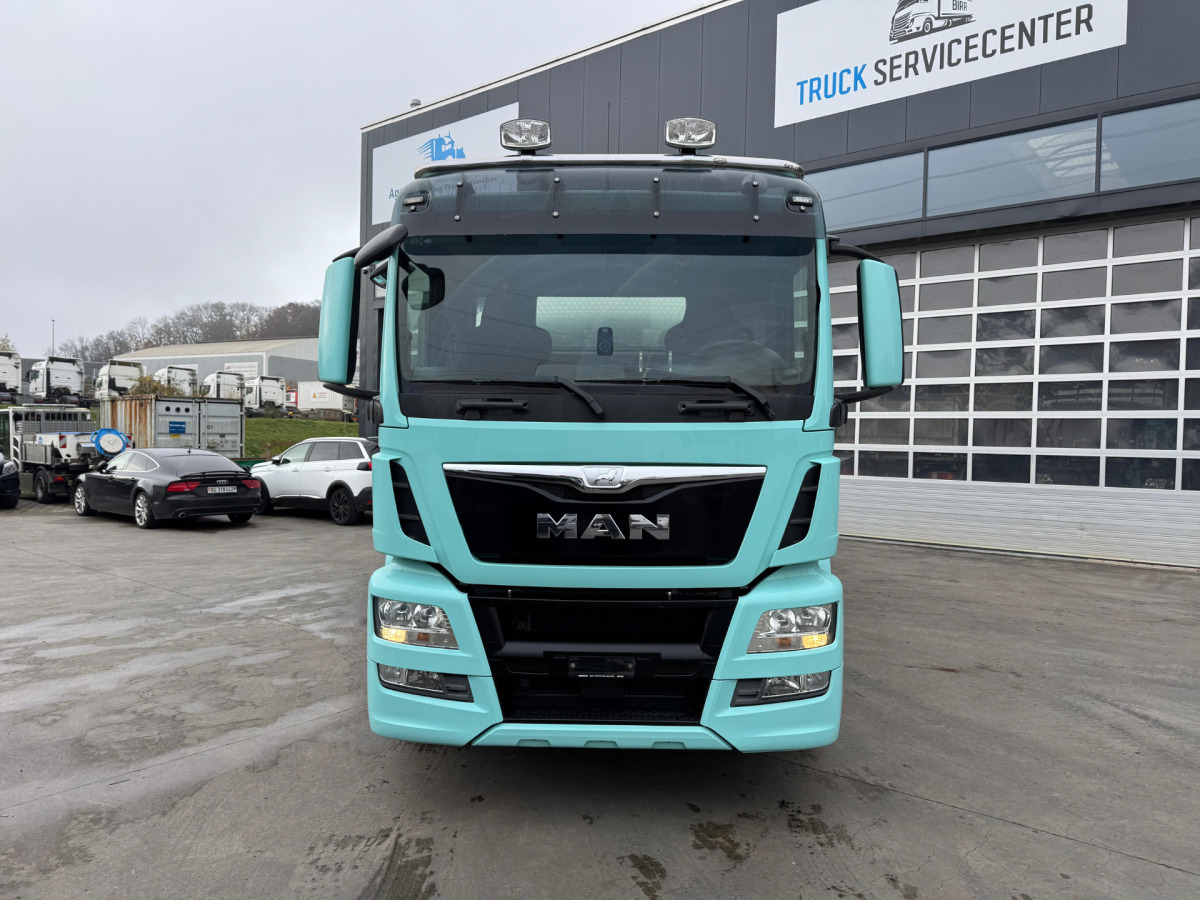 MAN TGS 26.440 6x2 Isoliert Milchtank 3 Kammern - Caminhão tanque: foto 2 MAN TGS 26.440 6x2 Isoliert Milchtank 3 Kammern - Caminhão tanque: foto 2