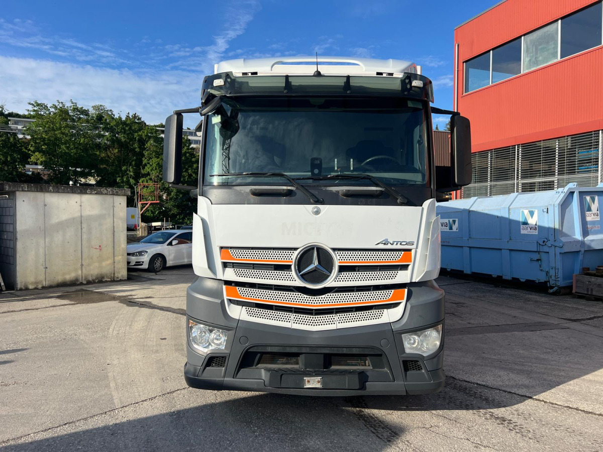 MERCEDES 4x Antos 1843 4x2 Kühler - Caminhão frigorífico: foto 2 MERCEDES 4x Antos 1843 4x2 Kühler - Caminhão frigorífico: foto 2