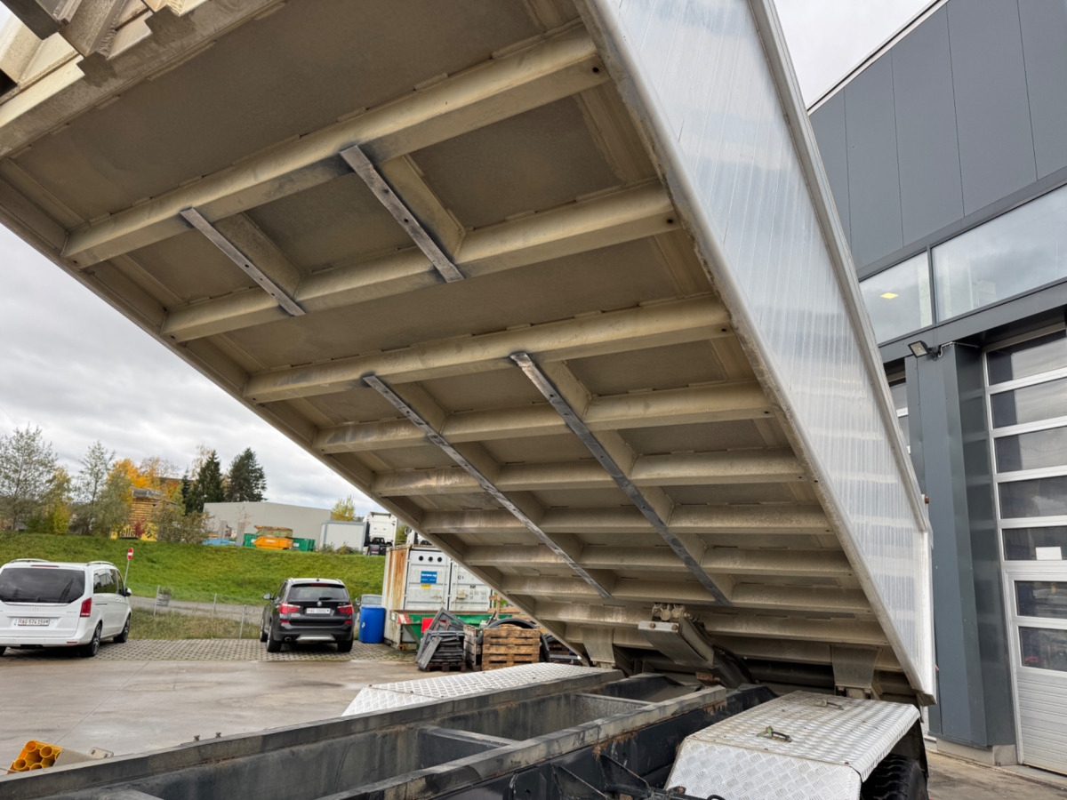 MERCEDES Actros 3248 8x4 Rückwärtskipper - Caminhão basculante: foto 3 MERCEDES Actros 3248 8x4 Rückwärtskipper - Caminhão basculante: foto 3