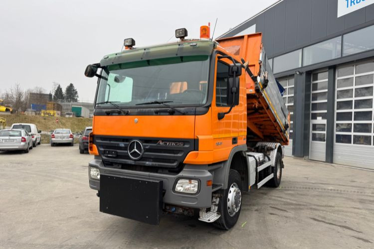 Mercedes-Benz Actros 1841 4x4 mit Schneeplfug - Caminhão basculante: foto 1 Mercedes-Benz Actros 1841 4x4 mit Schneeplfug - Caminhão basculante: foto 1