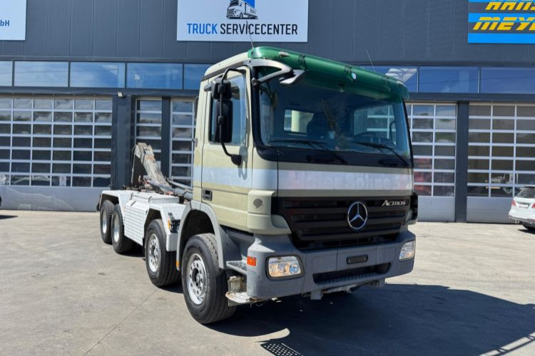 Mercedes-Benz Actros 3244 8x4 Hiab 26T AHK - Caminhão polibenne: foto 2 Mercedes-Benz Actros 3244 8x4 Hiab 26T AHK - Caminhão polibenne: foto 2