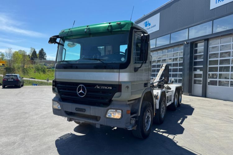 Mercedes-Benz Actros 3244 8x4 Hiab 26T AHK - Caminhão polibenne: foto 1 Mercedes-Benz Actros 3244 8x4 Hiab 26T AHK - Caminhão polibenne: foto 1