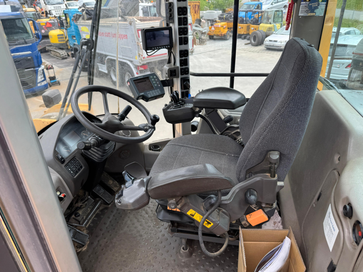 Carregadeira de rodas VOLVO L180G: foto 12