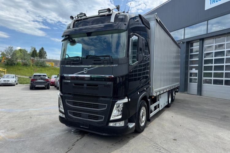 Volvo FH-540 6x2 - Caminhão com lona: foto 1 Volvo FH-540 6x2 - Caminhão com lona: foto 1