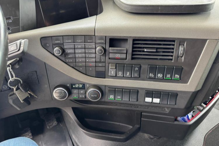 Locação de  Volvo FH-540 6x2 Volvo FH-540 6x2: foto 12