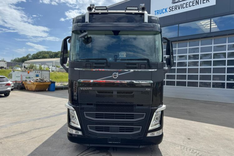 Volvo FH-540 6x2 - Caminhão com lona: foto 2 Volvo FH-540 6x2 - Caminhão com lona: foto 2