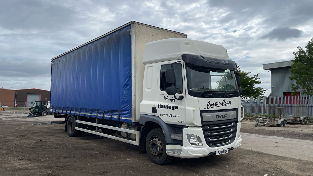DAF CF 260 - Caminhão com lona: foto 1 DAF CF 260 - Caminhão com lona: foto 1