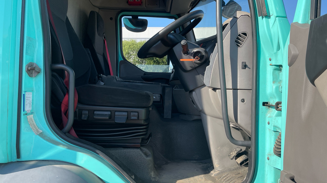 DAF LF 210 - Caminhão com lona: foto 5 DAF LF 210 - Caminhão com lona: foto 5