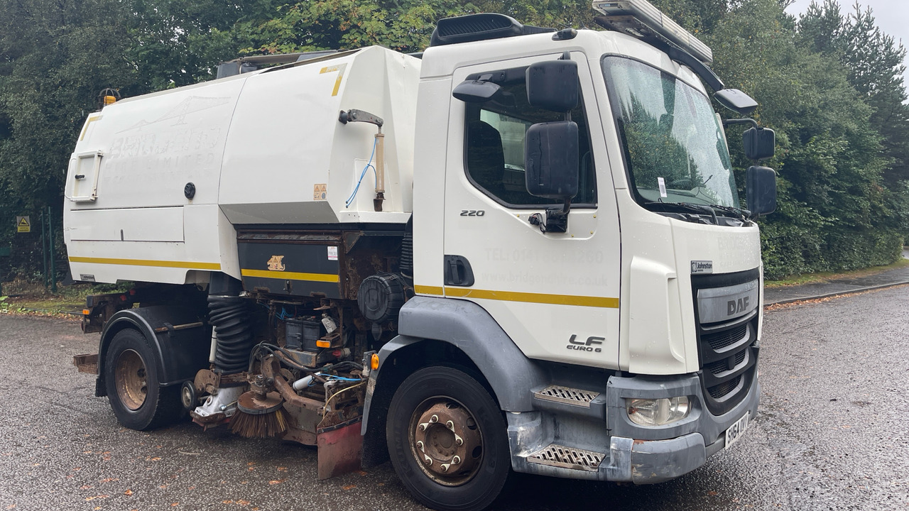 DAF LF 220 - Varredora urbana: foto 1 DAF LF 220 - Varredora urbana: foto 1